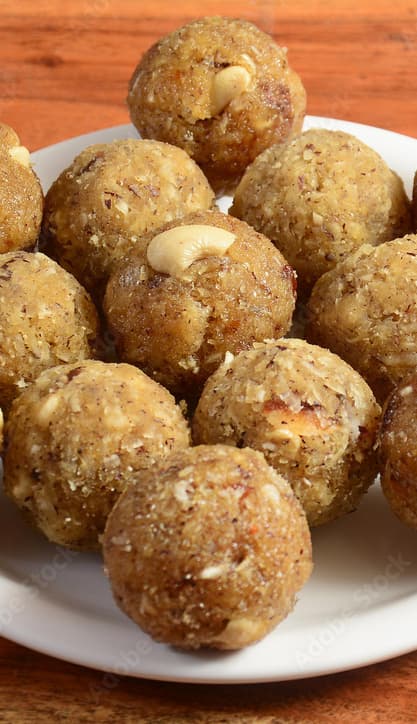 Aata ghee laddoos